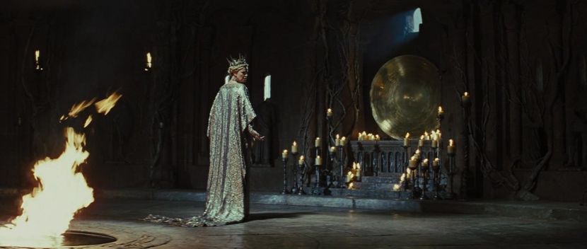 ▬ Singuratatea ce apare in jurul ei imediat cum oglinda se retrage o determina sa fie mai nervoasa - I - The Goddess Of Death - Change Of Heart