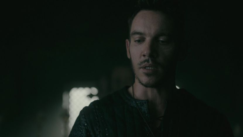 ▬ Asa cum a zis, tanarul nostru Alexander se tine de cuvant si e la palatul Reginei lui inainte de - I - The Goddess Of Death - Change Of Heart