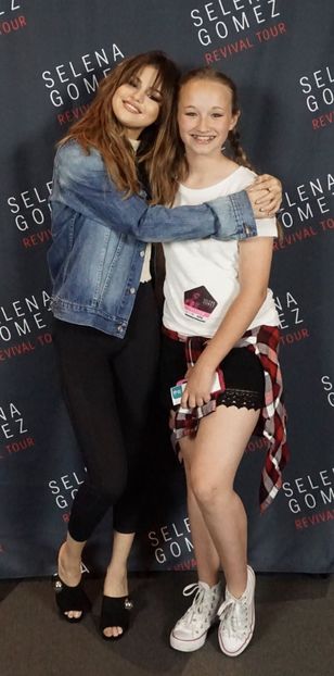 selena-gomez-meet-greet-at-the-revival-world-tour-in-charlotte-june-2016-2 - a Selena - poze
