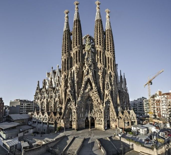 Sagrada Familia ( Barcelona ) - Olot si altele