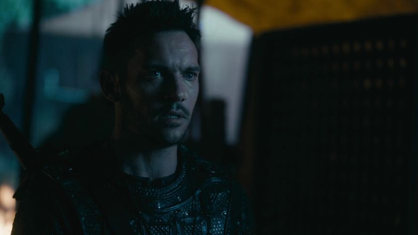 ▬ in sala mare a tronului unde stie sigur ca va gasi Regina si o priveste fara sa scoata un sunet - I - The Goddess Of Death - Change Of Heart