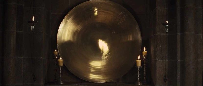 ▬ Zis si facut, Alexander nu a avut nicio problema in a se infiltra in Castel si de a lua oglinda pe - I - The Goddess Of Death - Change Of Heart