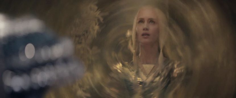 ▬ Dupa retragerea lui Alexander din sala mare a tronului, ea ramane singura cu oglinda exact asa cum - I - The Goddess Of Death - Change Of Heart