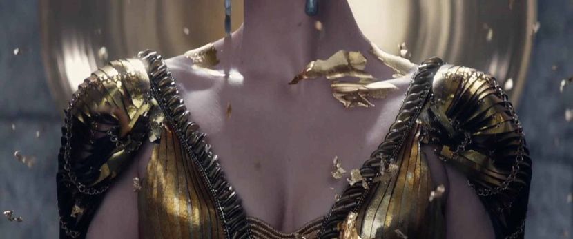 ▬ Si cand am zis, oglinda are alte planuri pentru Ravenna, am avut perfecta dreptate. Nu doar - I - The Goddess Of Death - Change Of Heart