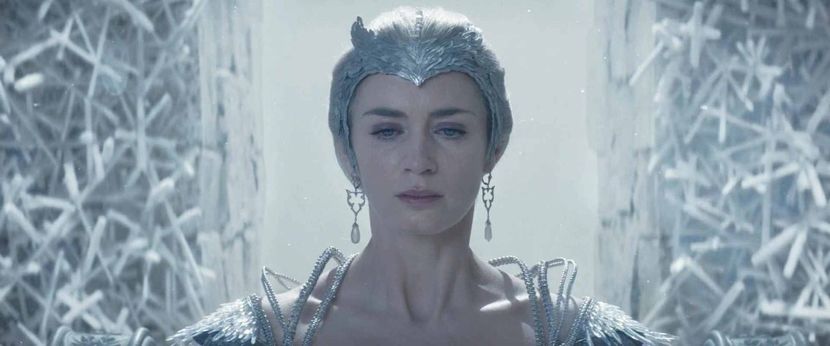 ▬ Deplasandu-se din spatele scumpei ei surorii si se indreapta spre cei doi pioni satisfacuta de - I - The Goddess Of Death - Change Of Heart