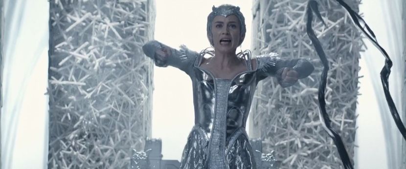 ▬ o determina sa creeze o bariera intre soldati si noi. Urland din tot sufletul ei si folosind - I - The Goddess Of Death - Change Of Heart