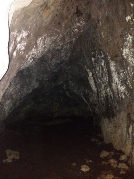  - Peștera hoților