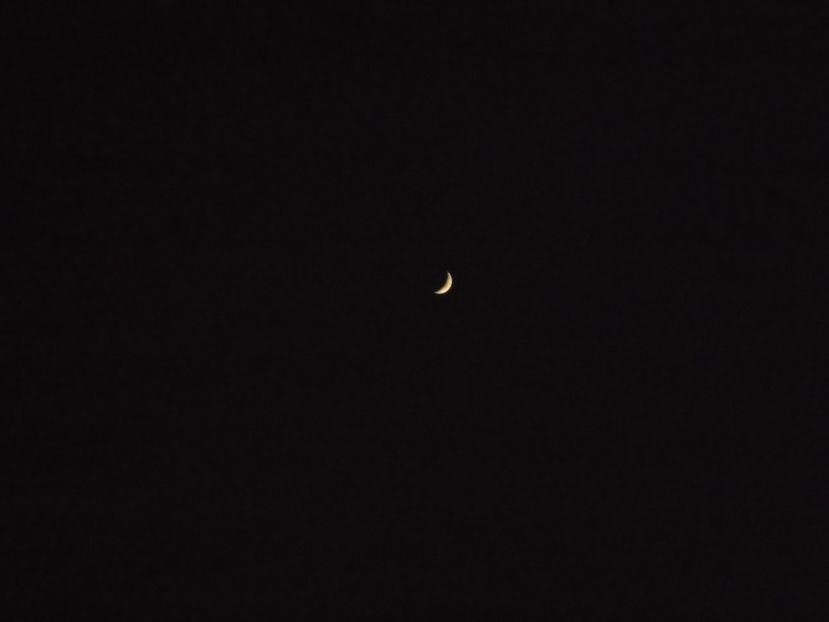 Luna in crestere in Varsator - Luna - Soarele si norii - 1