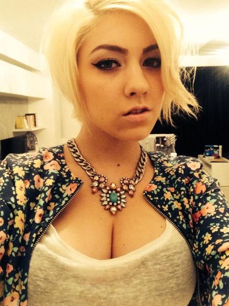 1405315880fe61cded - a JO - poze 01