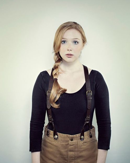 *deschide usa*Oh..matusa Denisa, tu bateai asa in disperare la usa. - episodul 62