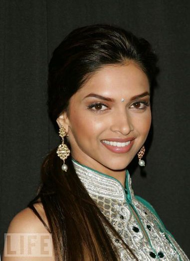 84218124 - Deepika Padukone