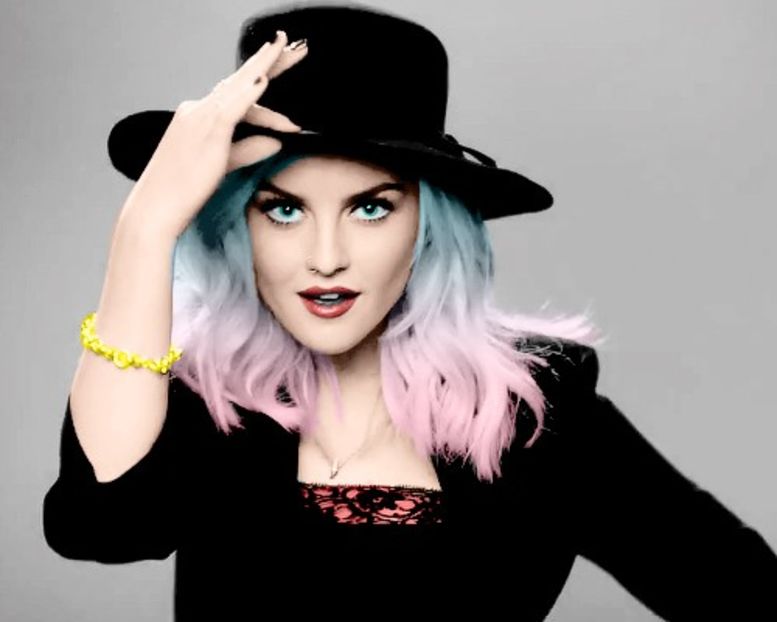  - 001a Perrie