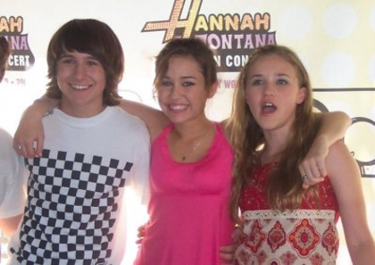 3256590594_338e38bb72 - Emily Osment and Mitchel Musso