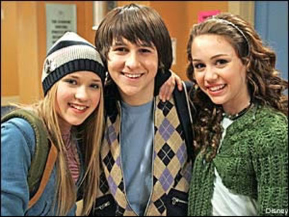 hannah_montana_cast - Emily Osment and Mitchel Musso