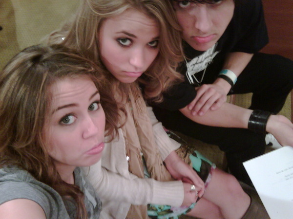 miley-cyrus-emily-osment-mitchel-musso-season-hannah-montana - Emily Osment and Mitchel Musso