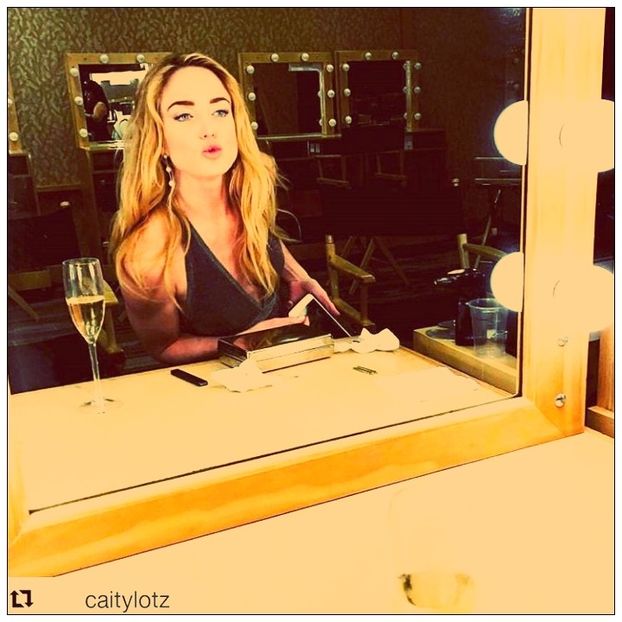 ▬ ❝Da era iarba.❞ Ma uit la ea si rad. - SO1xE01 Who are you to judge