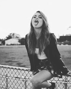 ⤑ᵖᶤᶰᵏĿЄ♏ØИÂÐЄ ┊ # pe hol,mergea linistita spre un curs; - SO1xE01 Who are you to judge