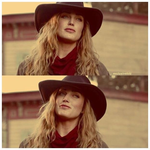 ▬ ❝Ce fac de obicei, fumez mult si imi fac filme.❞ Dupa imi mut privirea le el - SO1xE01 Who are you to judge