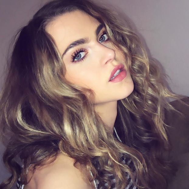 ⤑ᵖᶤᶰᵏĿЄ♏ØИÂÐЄ ┊Pe dr;;acu..Am crezut ca sigut ne prinde cineva=))# ia o gura din sticla; - SO1xE01 Who are you to judge