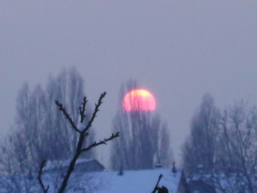 Apus de soare pe ger - Luna - Soarele si norii - 1
