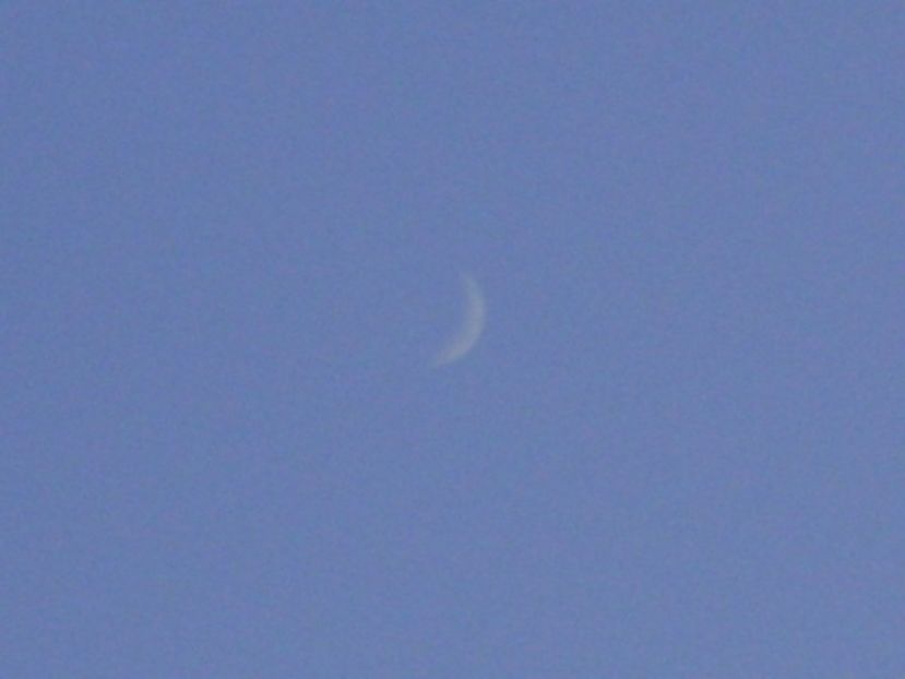 Luna noua in Pesti - Luna - Soarele si norii - 1