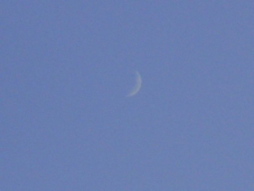 Luna noua in Pesti - Luna - Soarele si norii - 1