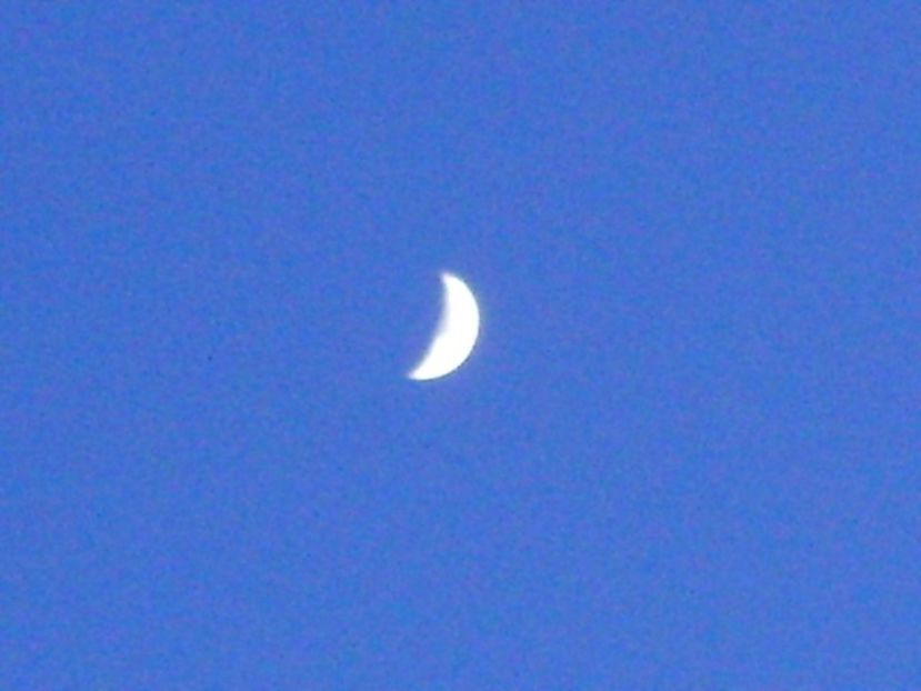 Luna in crestere in Berbec - Luna - Soarele si norii - 1