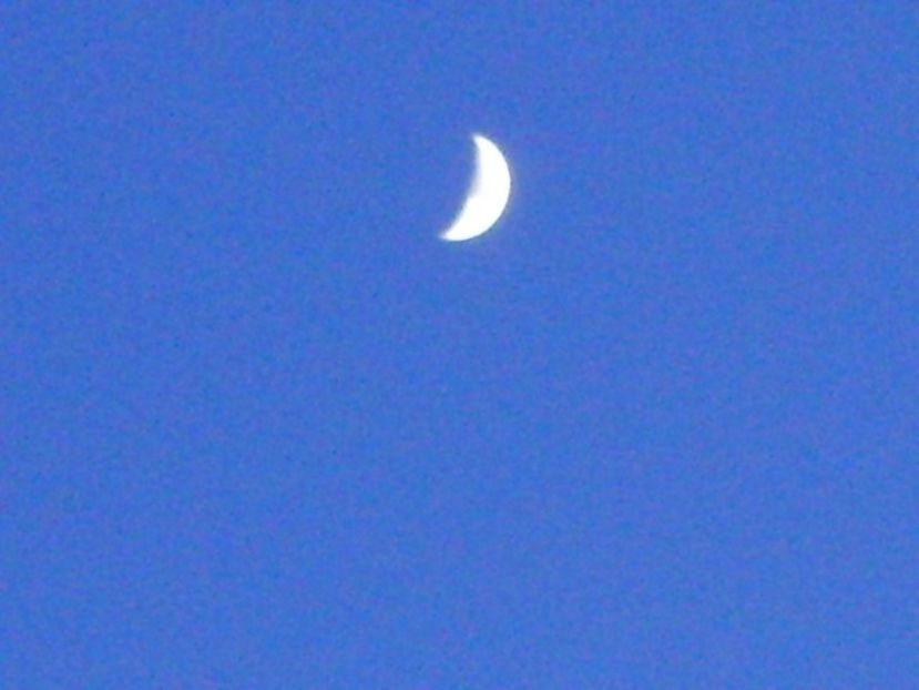 Luna in crestere in Berbec - Luna - Soarele si norii - 1