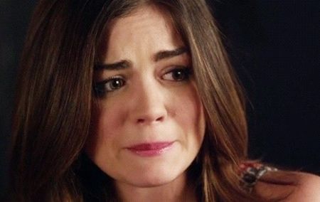 Nu imi poti face asta...*pune mana pe el* Ezra te rog.. - episodul 63