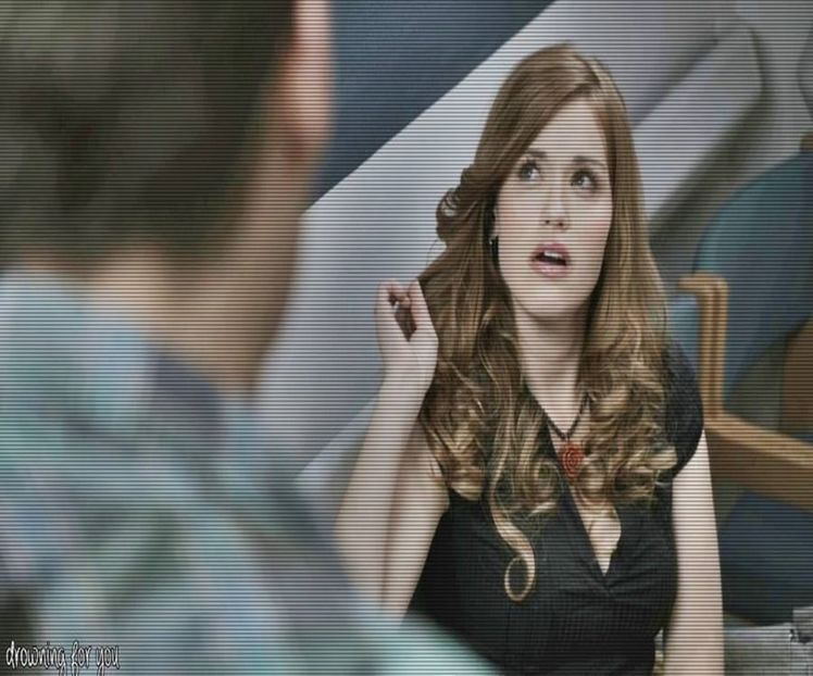 *raspunde*Alo? Stai.. nu mai latra si vorbeste normal *duce telefonul departe de ureche* ce s-a - episodul 63