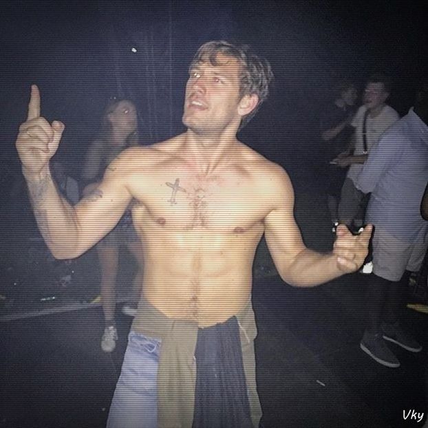 ▬ Continui sa o calaresc prin tot biroul in toate modurile care ii plac.=)))))) - SO1xE02 Popped pills n u smoke