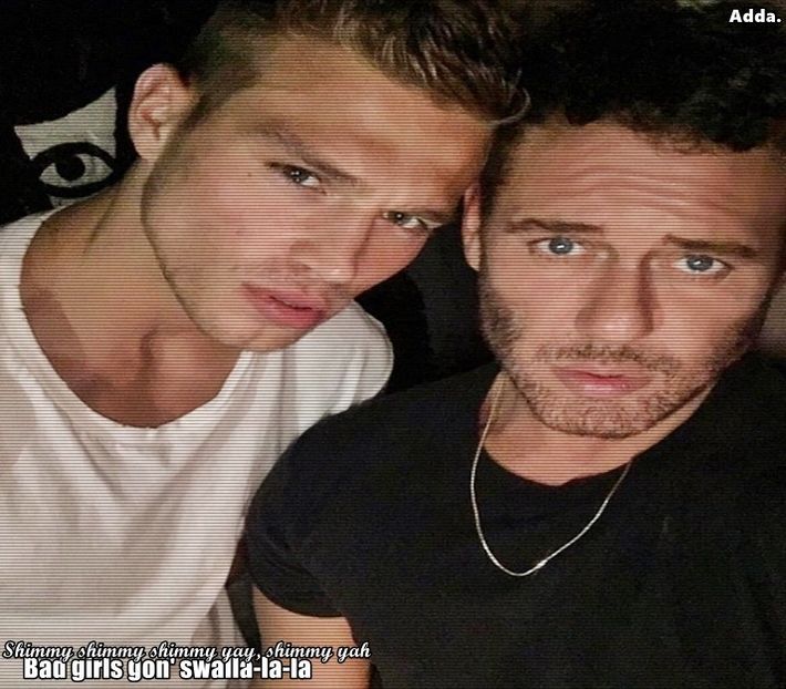 》Pfff, cred că e interesantă o profă fumată, e chill așa.. *Râde și dă din umeri* Cheam-o + - SO1xE02 Popped pills n u smoke