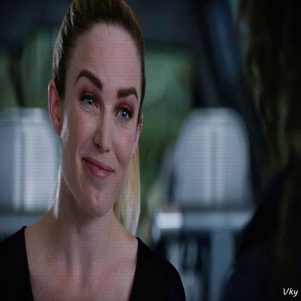 ▬ ❝Asta e altceva, daca te-am omorat trebuia sa te si salvez.❞ O pufneste rasul si se uita la el, - SO1xE02 Popped pills n u smoke