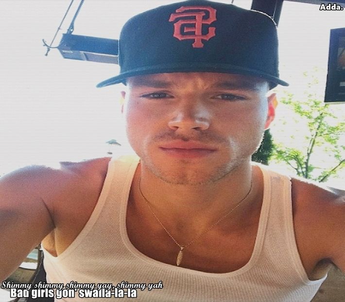 》Aolo, e clar, se lasă cu scandaaaaaaaaal. *intră urlând cu caity* CE FACE BĂJEȚII MEI??? - SO1xE02 Popped pills n u smoke