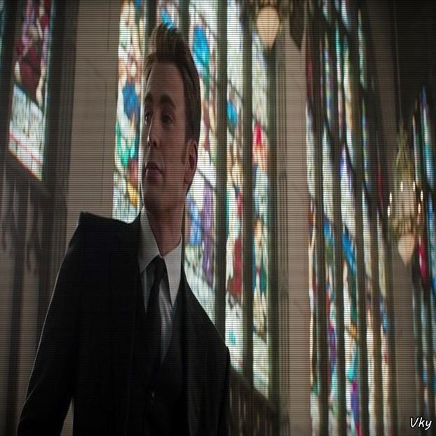 ▬ Se uita la toti, apoi la Kris si o pune sa faca o pirueta razand. - SO1xE02 Popped pills n u smoke