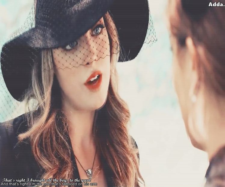 》Înțeleg...*nu apucă să-și ducă ideea la capăt că urla Adam și se duce lângă Annie, uitându-se+ - SO1xE02 Popped pills n u smoke