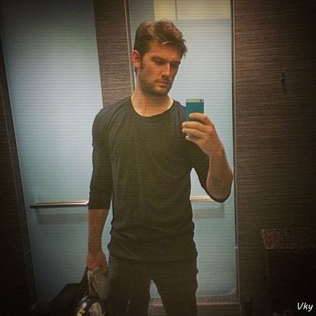 ▬ ❝Am vazut petrecere, am intrat. Da intr-un fel.❞ Pun doua pahare cu vodka si unul il - SO1xE02 Popped pills n u smoke