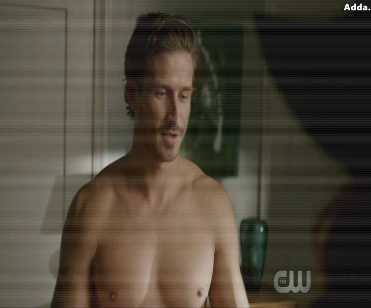 》*nu apucă să-i răspundă lui Annie că după ce-și ia oala în cap, cade în genunchi, își dă + - SO1xE02 Popped pills n u smoke