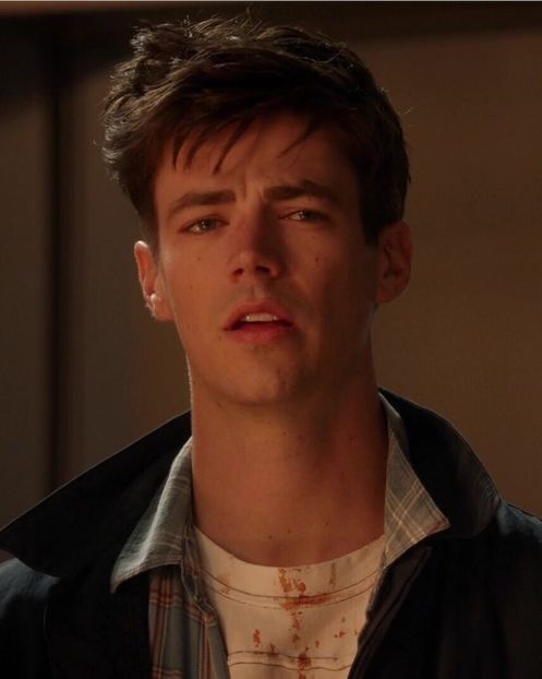 ⤑ᵖᶤᶰᵏĿЄ♏ØИÂÐЄ ┊# sare langa ea pe masa si cand face asta ii cad (click - SO1xE02 Popped pills n u smoke