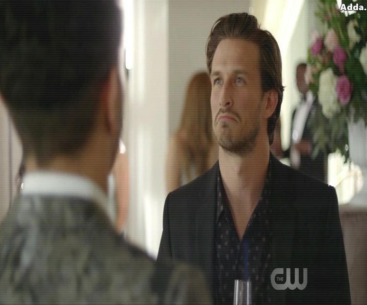 》Dacă o faci, te întind pe masa aia și te f... de-ți sar capacele =))))))) *dă din gene inocent + - SO1xE02 Popped pills n u smoke