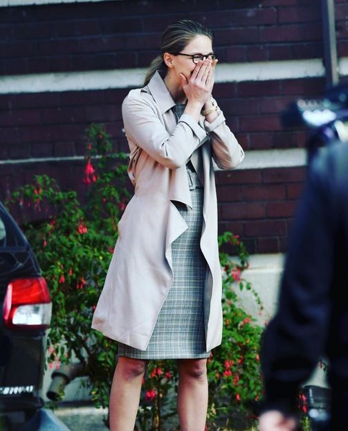 ⤑ᵖᶤᶰᵏĿЄ♏ØИÂÐЄ ┊sincer si eu=))) macar reactia ei cand vede birou daca(click - SO1xE02 Popped pills n u smoke