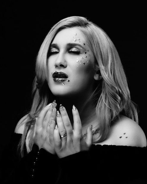  - 0 a album - a POZE alb-negru