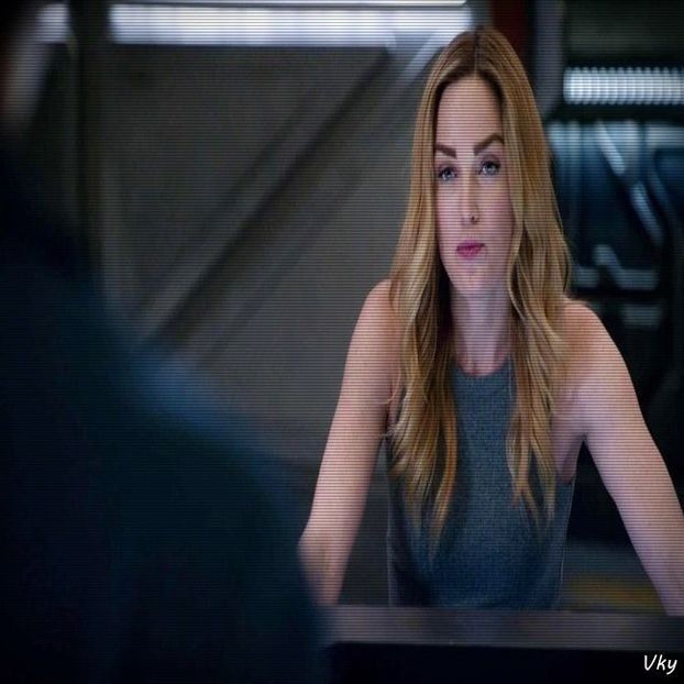 ▬ ❝Nu suntem impreuna ca sa ii tai ceva in caz ca se distreaza cu altele.❞ Ma pufneste rasul.=))) - SO1xE02 Popped pills n u smoke