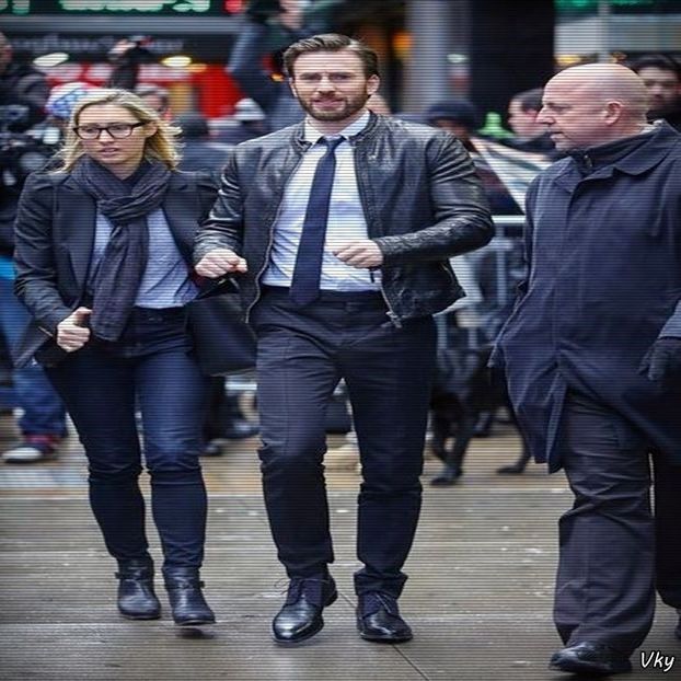 ▬ ❝O fi asa, dar nu se stie cand te mai prin pe tine in starea asta.❞ Rade, cu mainile tot acolo - SO1xE02 Popped pills n u smoke