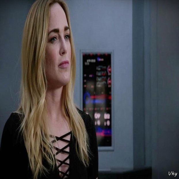 ▬ ❝In mod sigur nu aici.❞ Isi scoate mana din pantalonii lui, apoi ii trage - SO1xE02 Popped pills n u smoke