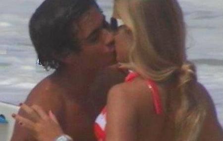 foto-del-beso-troypay-hsm21