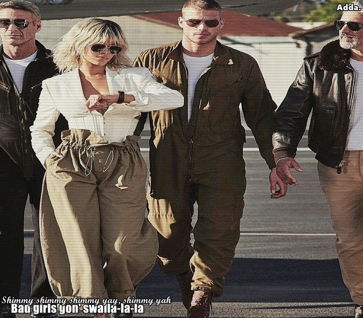 》*își plimbă mâinile pe talia ei și coboară cu sărutul pe gât* =)))). - SO1xE04 Cause u are my heaven