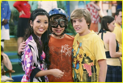 jake-austin-dylan-sprouse-bubbles-01[1] - 0-dylan sprouse-0