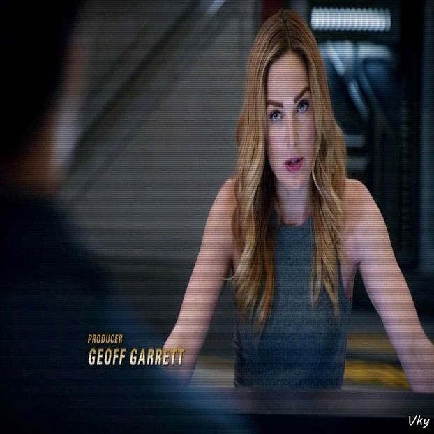 ▬ Ii intinde mai bine tigara sa ajunga la ea si rade. ❝De mancat, o sa mancam, dar ce o sa bem dupa. - SO1xE04 Cause u are my heaven