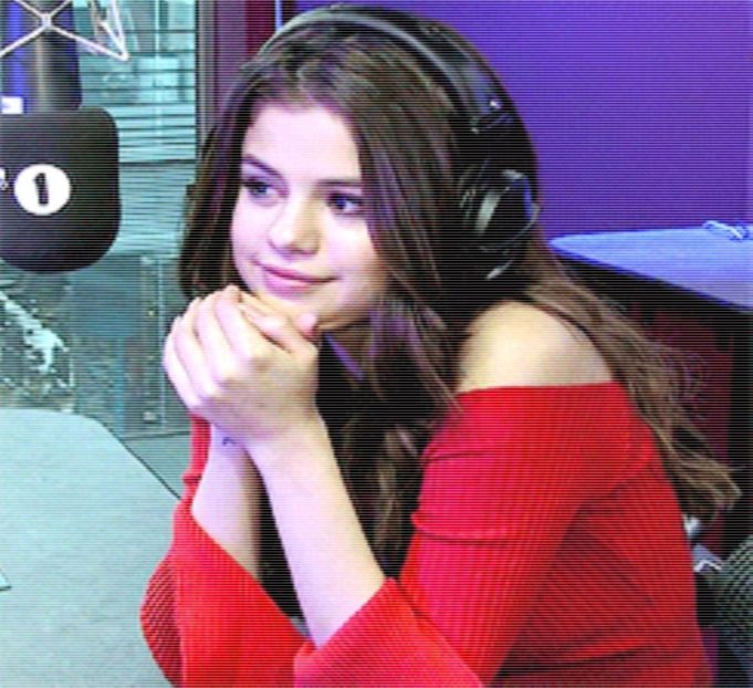 -  Ajunsa la intrare il vad pe gardian si tragand bagajele dupa mine merg direct catre - SO1xE04 Cause u are my heaven